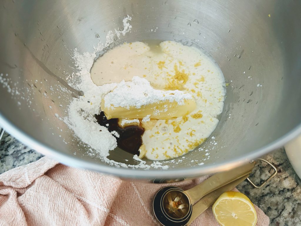 standmixer filled with sourdough starter, butter, powdered sugar, vanilla